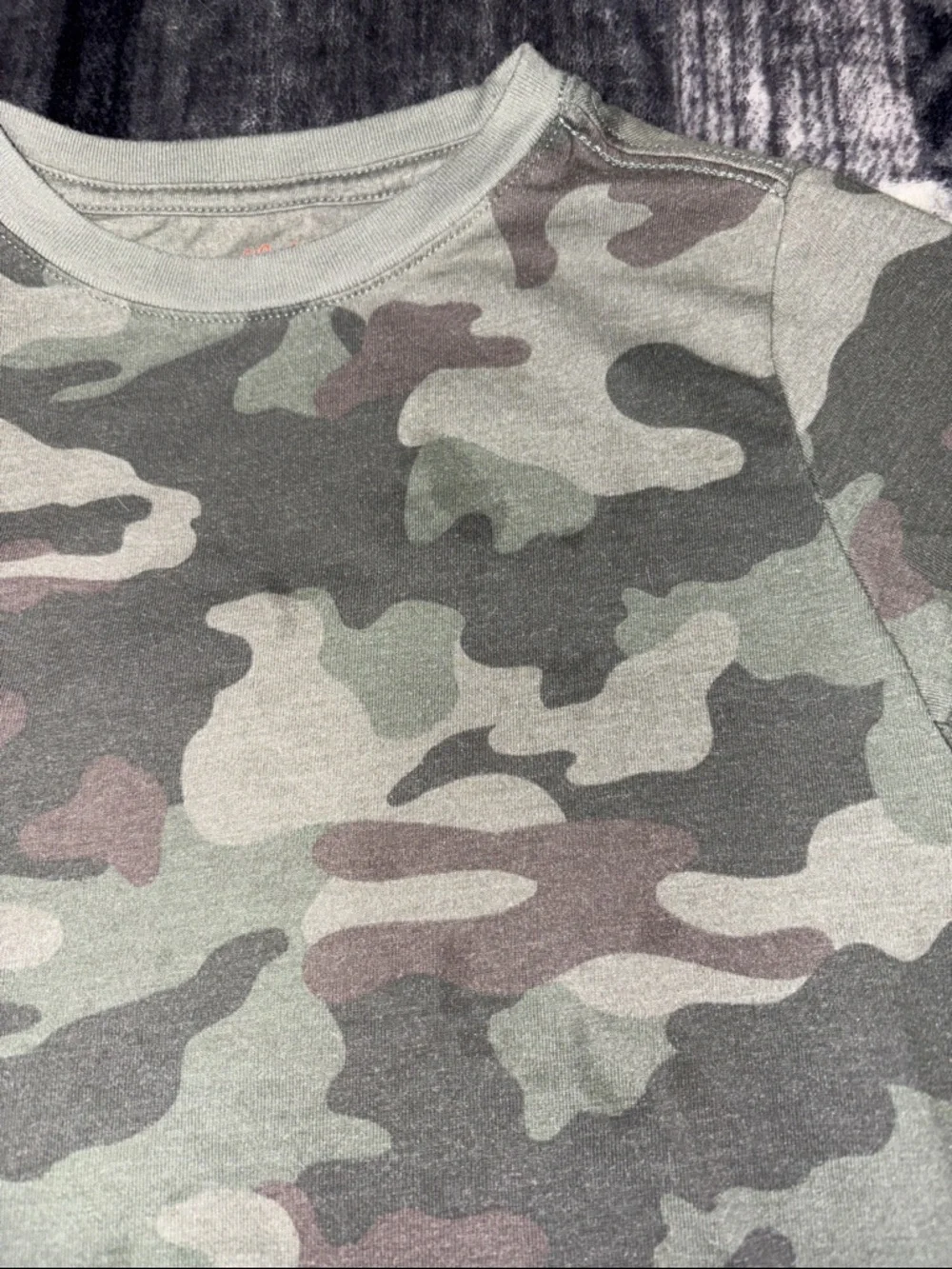 💰Cat & Jack Green Camo Short-Sleeve Tee